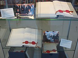 Facsímiles del Tratado de Unificación
