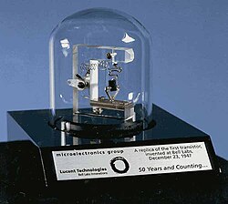 Réplica del primer transistor en actividad
