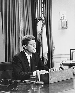 Kennedy dirigiéndose a la nación sobre los derechos civiles