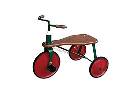 Triciclo infantil con asiento de madera