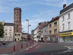 Ayuntamiento y el beffroi de Menen