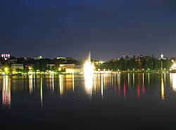 Vista nocturna del puerto de Lappeenranta