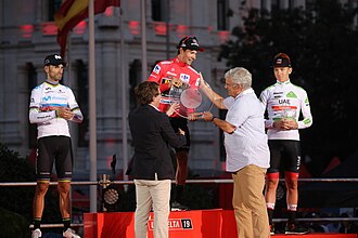 Pelotón de ciclistas disputando una etapa de la Vuelta a España 2019.