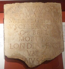 Placa votiva romana dedicada a los Númenes de los Augustos y a Marte