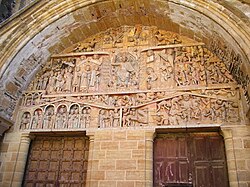 Tímpano tallado de la iglesia abacial de Sainte-Foy