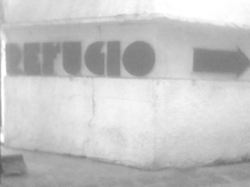 Señalización de entrada a un refugio antiaéreo en Valencia