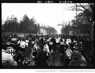 Ciclistas en la París-Roubaix de 1909