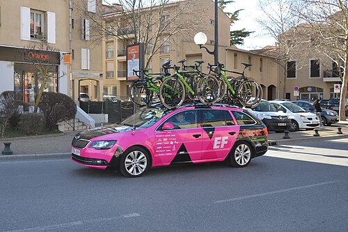 Fotografía general representativa del equipo ciclista