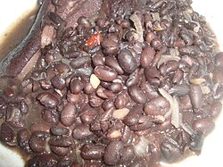 Guiso de frijoles negros