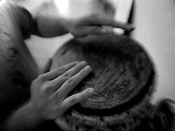 Atabaque de percusión afrobrasileña.