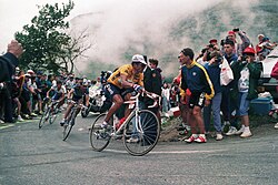 Miguel Indurain luciendo el maillot amarillo
