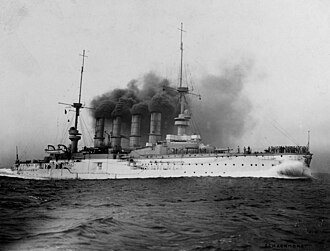 Vista lateral del crucero acorazado SMS Scharnhorst