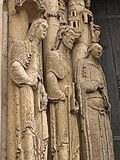Estatuas del portal izquierdo