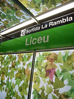 Detalle arquitectónico de los andenes en la estación de Liceu