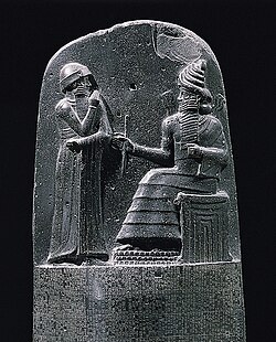 Fotografía del Código de Hammurabi, uno de los conjuntos de leyes mejor conservados de la antigua Mesopotamia.