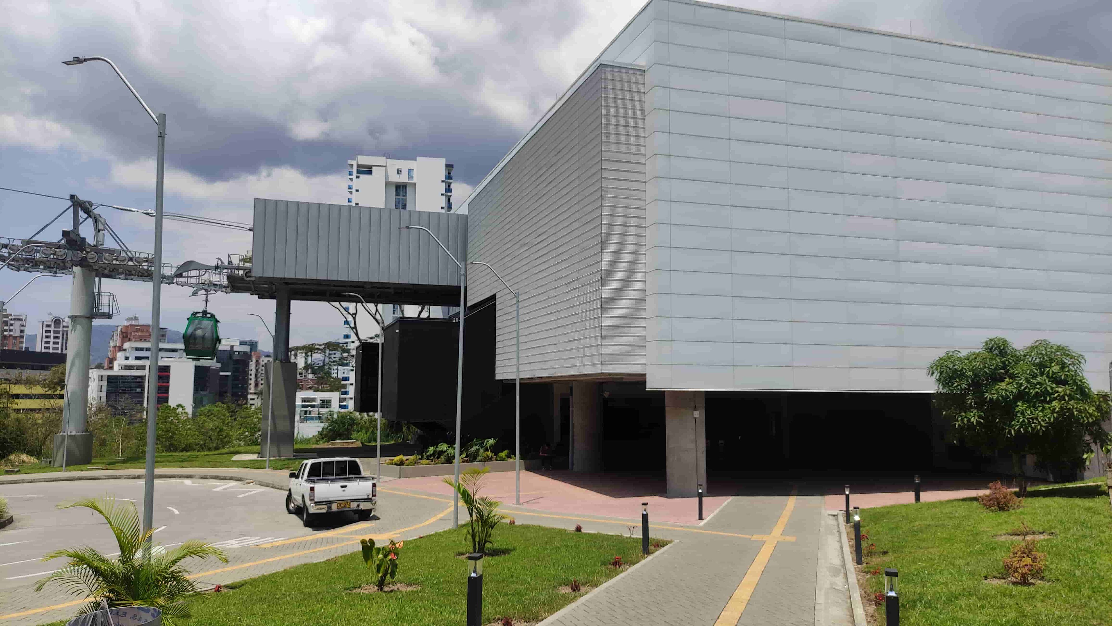 Cabina y vagón móvil del sistema Megacable en Pereira