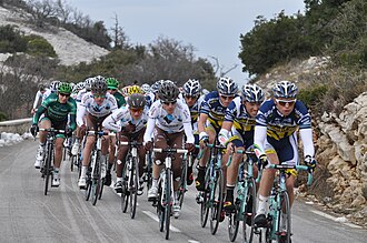 Ciclistas compitiendo en el Gran Premio Ciclista la Marsellesa