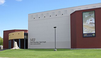 Fachada del Museo Paleontológico Egidio Feruglio