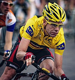Cadel Evans con el maillot amarillo del Tour de Francia 2011