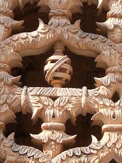Esfera armilar esculpida en el Claustro de Juan I en Batalha