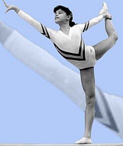 Simona Pauca en competiciones de gimnasia artística