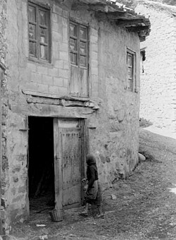 Vivienda rural abandonada en Valdería, España