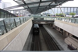 Andenes y espacios subterráneos de la estación ferroviaria situada en la terminal