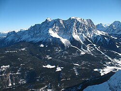 El macizo del Zugspitze observado desde su vertiente occidental.