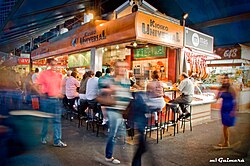 Restaurante dentro del mercado