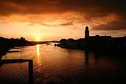 Atardecer sobre el río en Deventer