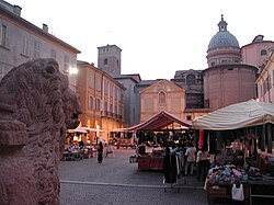 Plaza San Próspero con la Basílica al fondo