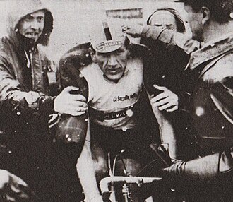 Ciclistas compitiendo en el Giro de Italia 1965