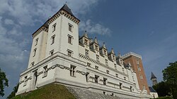 Fachada principal del Castillo de Pau