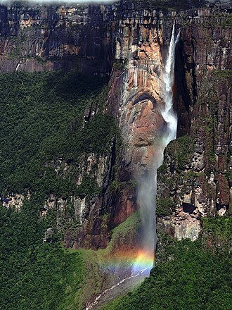 Vista general del Salto Ángel y su entorno en el parque nacional Canaima