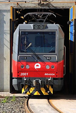 Locomotora TD 2001 BB de Euskotren en los talleres de Lutxana