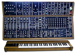 Sintetizador Moog Modular 55 de 1975.