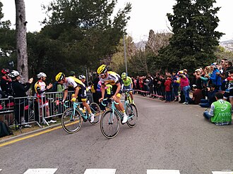 Fotografía panorámica del pelotón y los detalles de la competición de la Volta a Cataluña 2016