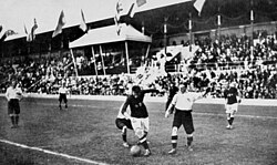 Final del torneo de fútbol entre Reino Unido y Dinamarca
