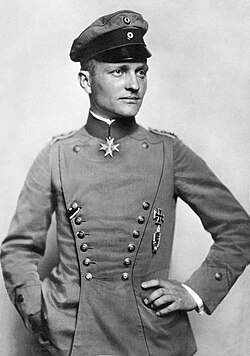 Tarjeta postal alemana de 1917 con una fotografía del as de la aviación Manfred von Richthofen.