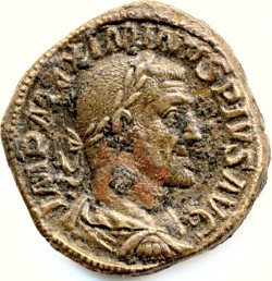 Moneda romana con la efigie del emperador Maximino