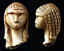 Dama de Brassempouy, de ca. 25 000 años de antigüedad, tallada en marfil de mamut.