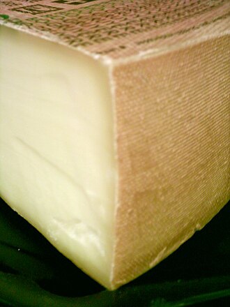Rueda de queso gruyer suizo