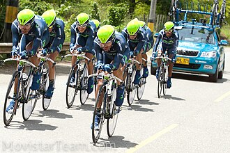 Ciclistas del equipo compitiendo en la contrarreloj de la Vuelta a Antioquia.