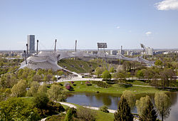 Vista general del Estadio Olímpico de Múnich con su cubierta tensada.