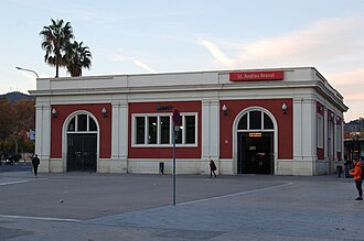 Fachada principal de la estación de Fabra i Puig