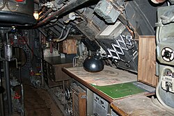 Escena de la tripulación dentro del submarino