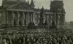 Proclamación de la república frente al Reichstag en noviembre de 1918