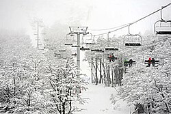 Centro de esquí Cerro Castor cubierto de nieve
