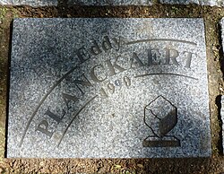 Losa de pavimento dedicada a Eddy Planckaert por su victoria en la París-Roubaix de 1990