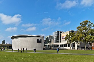 Vista exterior del Museo Van Gogh en la Plaza de los Museos